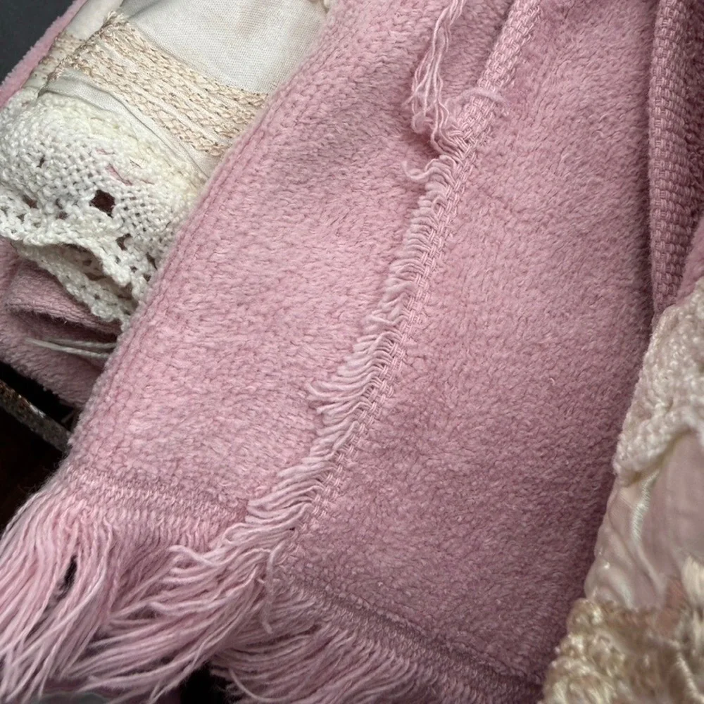 Vtg Avanti Towel Set Pink Lace Trim Hand Guest Towels OS Coquette Cottage Boho